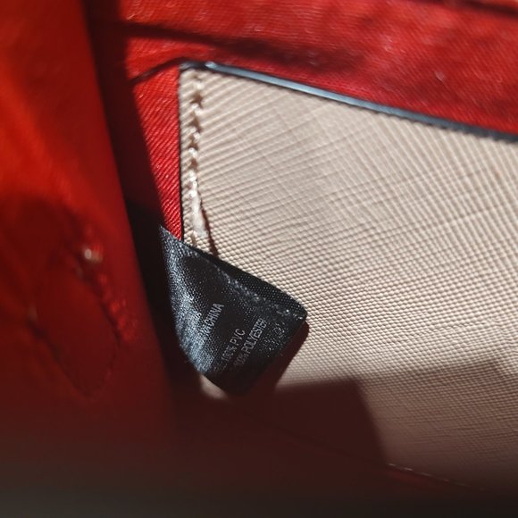 Marilyn Monroe crossbody, NWT, 8"X6", long gold chain, magnetic closure. Clean - Picture 12 of 12